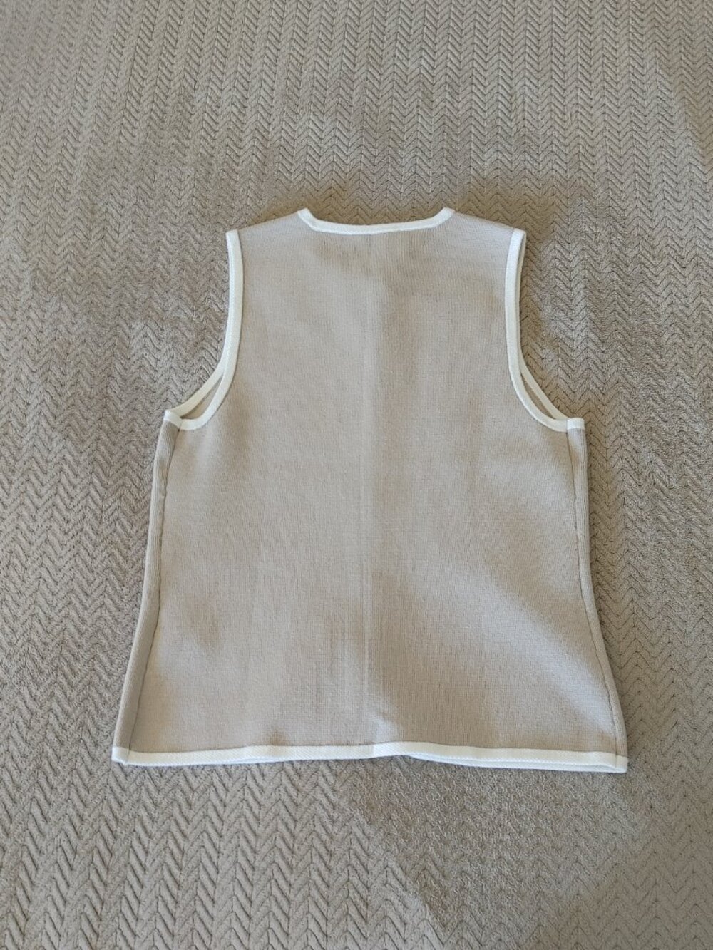 Women's Abercrombie & Fitch Sweater Vest Size: L - Picture 8 of 11